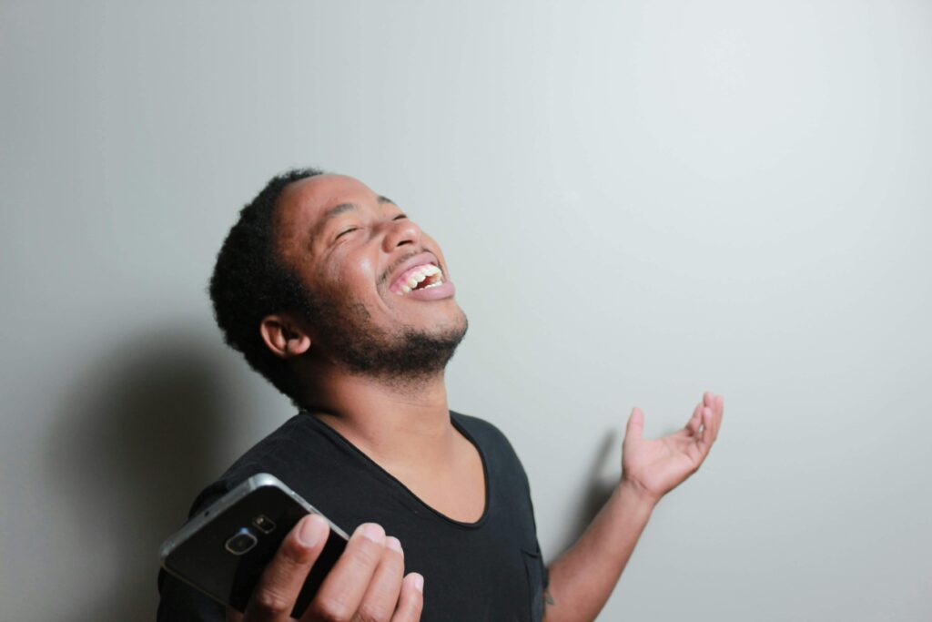 O celular pode ser um ótimo aliado para fazer uma renda extra. (Foto: Pexels)