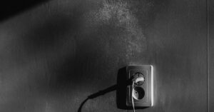Queda de energia: Veja o que tirar da tomada. (Foto: Pexels)