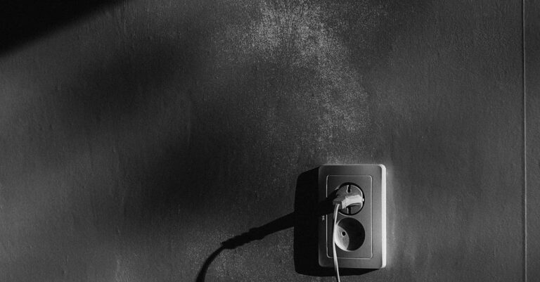 Queda de energia: Veja o que tirar da tomada. (Foto: Pexels)