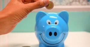 Truques digitais podem ajudar a economizar até 30% ao mês. (Foto: Pexels)