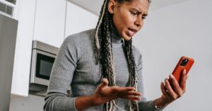 CPF vazado: Teste pelo celular informa se isso aconteceu. (Foto: Pexels)