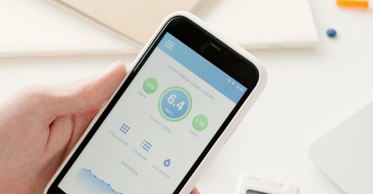 Conta de luz alta? Ajuste no celular ajuda a reduzir gastos. (Foto: Pexels)