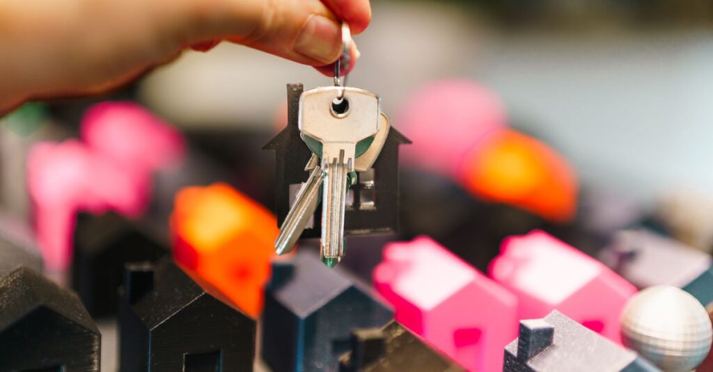 Dono de imóvel? Você pode ter direito a seguro obrigatório. (Foto: Pexels)