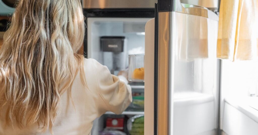 A geladeira pode ser uma grande vilã na conta de luz. (Foto: Pexels)
