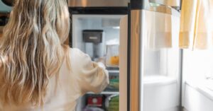 A geladeira pode ser uma grande vilã na conta de luz. (Foto: Pexels)