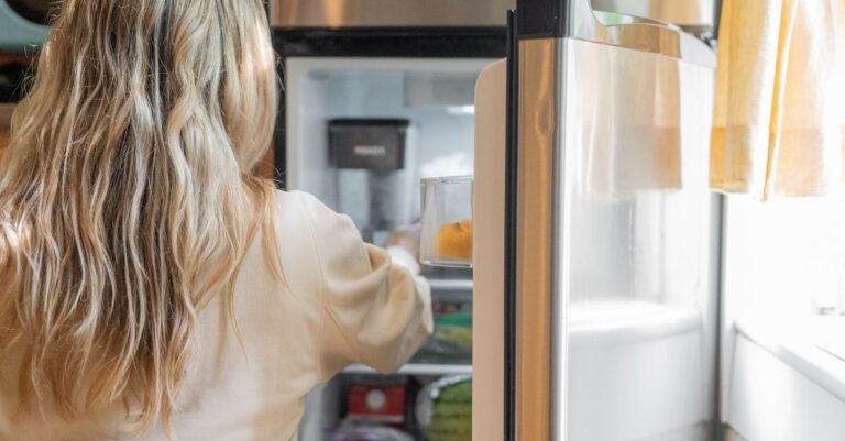 A geladeira pode ser uma grande vilã na conta de luz. (Foto: Pexels)