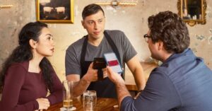 Bar, balada ou restaurante: É preciso pagar multa por perda de comanda? (Foto: Pexels)